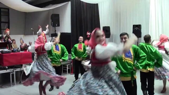 Ансамбль "Барыня" выступил в Стокгольме на Масленицу смотреть онлайн