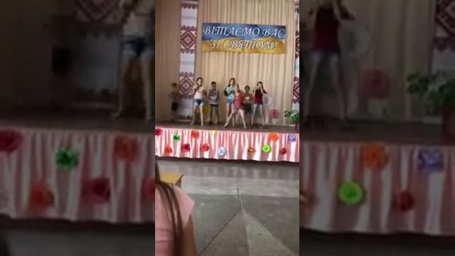 *Mila Mila* концерт в первой школе от нас всех песня называется (ШЛЁПКИ) смотреть онлайн