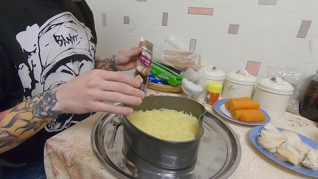 Слоеный салат КУРИНАЯ ДРАМА смотреть онлайн