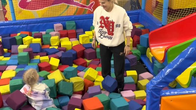 РАЗВЛЕКАТЕЛЬНЫЙ центр для детей SUPER PARK ДАФИ / KRISTINKA blondinka/indoor playgraund for kids смотреть онлайн