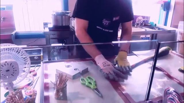 леденцы в самом большом магазине игрушек Hamleys смотреть онлайн