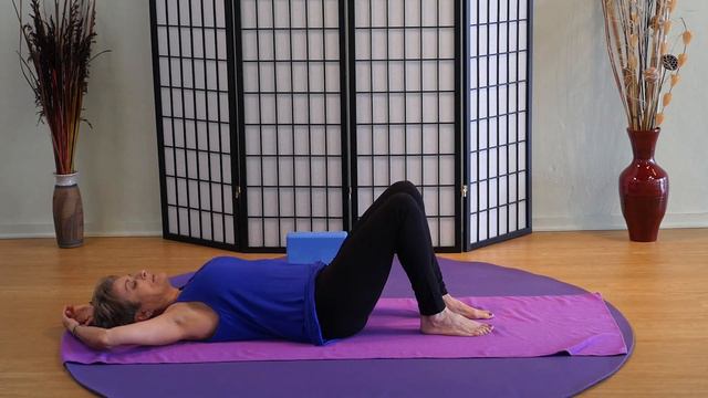 Gentle Yoga to Firm and Tone your Entire Body with Tatis Cervantes Aiken смотреть онлайн
