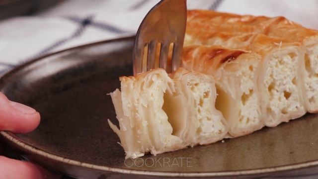 Для вкусного пирога совсем не обязательно замешивать тесто. Проще его купить! смотреть онлайн
