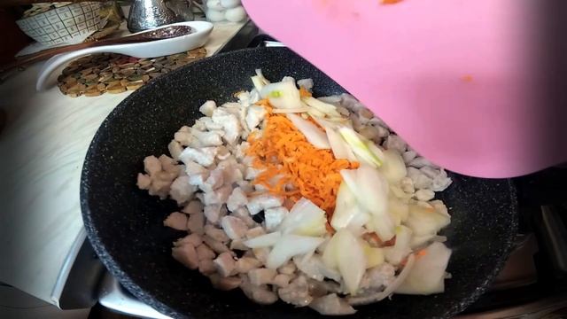 Куриное филе, тушёное с брокколи в сливочном соусе. смотреть онлайн