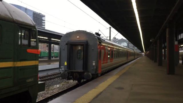 "В родном окрасе" М62-1852. Прицепляется к пассажирскому поезду, на Ладожском Вокзале. смотреть онлайн