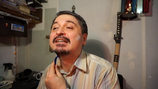 Бреем лицо станком Gillette 2. Shave the face of the machine Gillette 2 смотреть онлайн