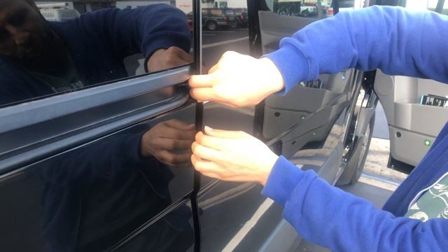 Mercedes Sprinter Passenger Side Door Got Stuck смотреть онлайн