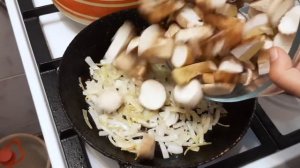 Жареные БЕЛЫЕ ГРИБЫ на сковороде с лучком и сливками – вкуснятина!