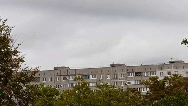 Ещё 1 дом восстанавливается, подрядчики делают крышу смотреть онлайн