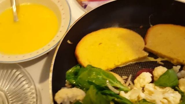 OМЛЕТ С ОВОЩАМИ. Рецепт.Наши любимые завтраки. Натанчик учится есть вилкой. смотреть онлайн