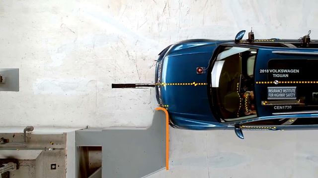 SAFETY : 2018 VOLKSWAGEN TIGUAN CRASH TEST l Driver side small overlap смотреть онлайн