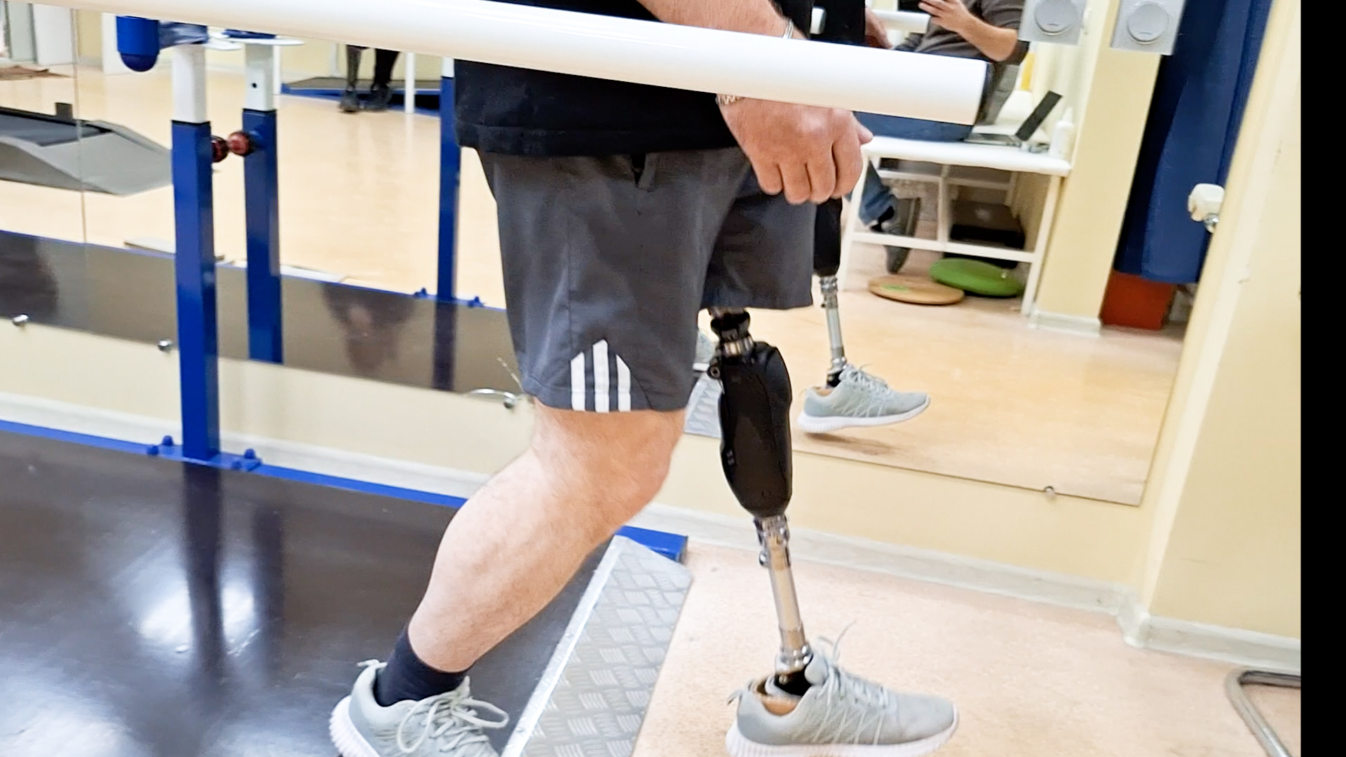 Протез ноги: гидравлическая стопа и микропроцессорные коленные модули смотреть онлайн