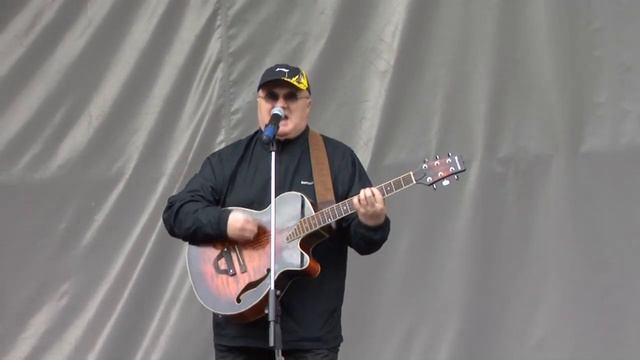 Андрей Красовский (автор песни) - Улетай (Екатерининский парк - концерт 22-06-2017) смотреть онлайн