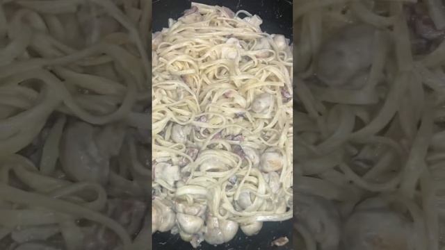 Паста Карбонара с беконом, грибами и сливками смотреть онлайн
