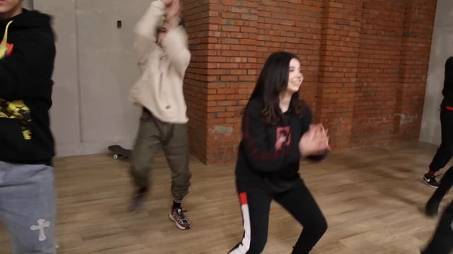ОПОЗОРИЛИСЬ ПЕРЕД МАЛЬЧИКАМИ || УЧИМСЯ ТАНЦЕВАТЬ У TRAINEE IN MOSCOW