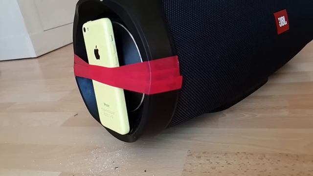 JBL Boombox VS. iPhone !!! смотреть онлайн