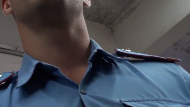 метро 23 августа. Гнустный мусорёнок пытался проверить доки у иностранцев. смотреть онлайн