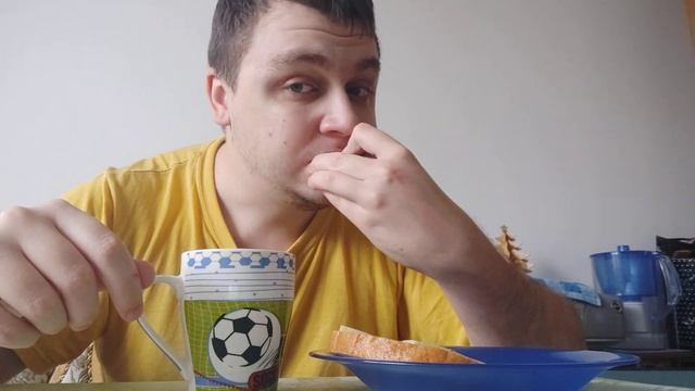 Завтракаю бутерброды с шоколадным маслом и сыром смотреть онлайн