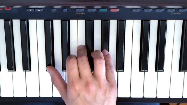 How to play Major and Minor chords on the black keys with your Right Hand смотреть онлайн