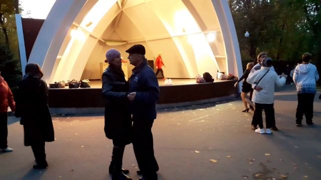 Я И САРА КЛЁВА ПАРА! СЧАСТЛИВЫЕ МОМЕНТЫ ИЗ ПАРКА ГОРЬКОГО ХАРЬКОВ смотреть онлайн