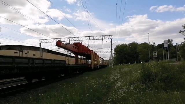 Тепловоз 2М62У-0022 с хозяйственным путеукладочным поездом. смотреть онлайн