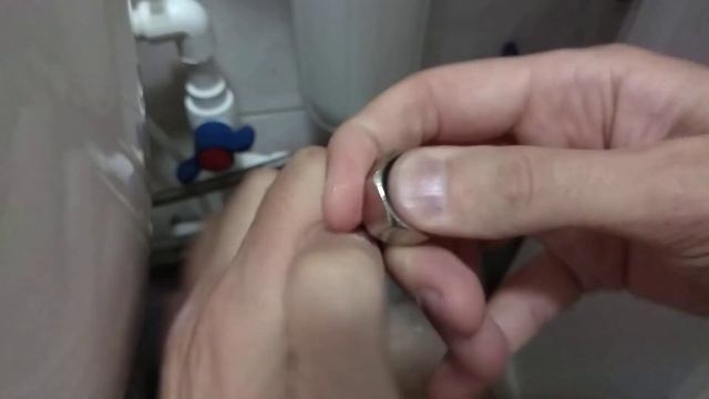 Как устранить протечку воды если по подводящему шлангу капает смотреть онлайн