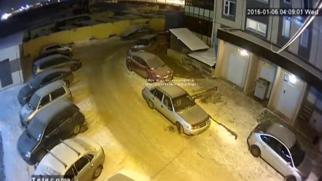 Контейнеровоз в Красноярске повредил 12 машин смотреть онлайн