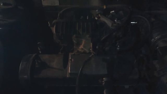 8 valve engine valve is clamped