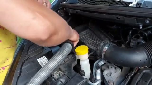 Замена воздушного фильтра Renault Trafic 3 2016 смотреть онлайн