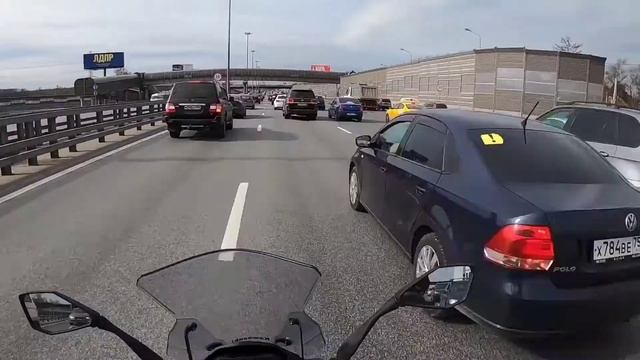Kawasaki Ninja 1000SX Утренний трафик.