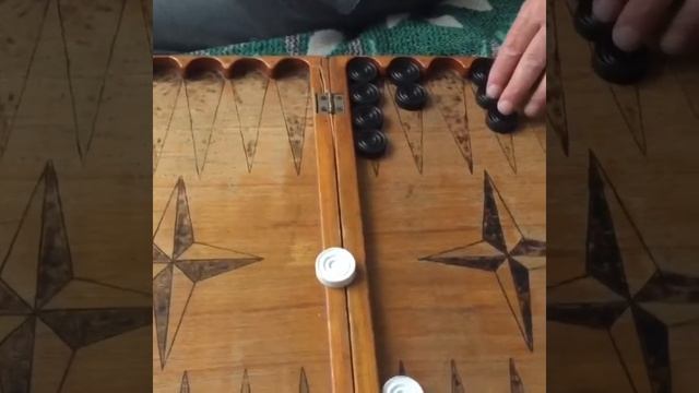 Наша традиция -нарды!!! Майя всегда проявляет уважение к дедушке и партию за встречу с ним сыграет смотреть онлайн
