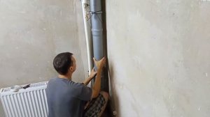 ВРЕЗКА В КАНАЛИЗАЦИОННУЮ ТРУБУ - с помощью компенсирующего патрубка #патрубок #канализация #стояк