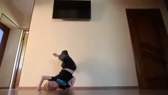 Домашнее задание от Bboy Bullet from Space для онлайн брейк данс лагеря #upgradezcamp ! смотреть онлайн