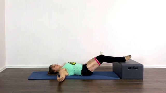 Pilates Teaser Modifications for Beginners | How to do a Pilates teaser смотреть онлайн