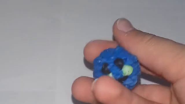 ОБЗОР ВЕСЁЛЫХ ФИГУРОК ИЗ РЕЗИНОК НА СТАНКЕ смотреть онлайн