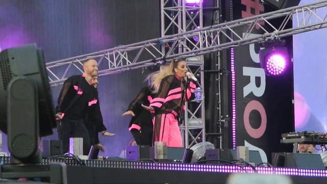 Танцуй под Бузову "PRO лето" на проспекте Сахарова смотреть онлайн