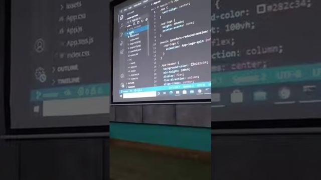 Landing page create by using React js смотреть онлайн