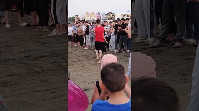 Танцы на берегу Каспийского моря. смотреть онлайн