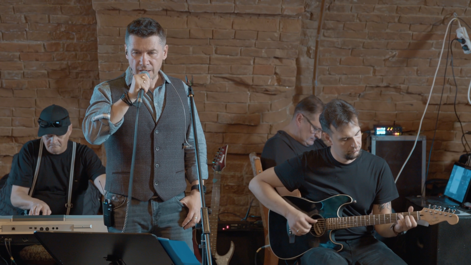 Андрей Картавцев - Квартирник. (фрагменты). Омск. смотреть онлайн