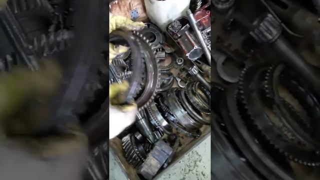 Дефектовка кпп ZF16S151 от автомобиля Ивеко. смотреть онлайн