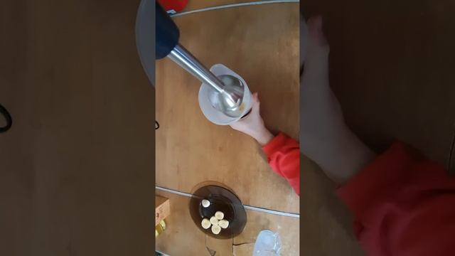 Молочный банановый коктейль смотреть онлайн