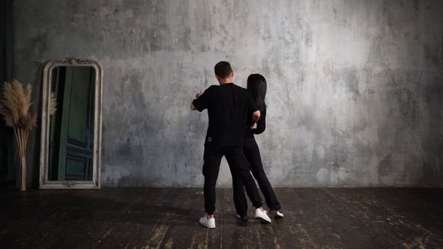 Bachata intermediate. Разбор связки от Димы и Дилары Давыдовых. смотреть онлайн