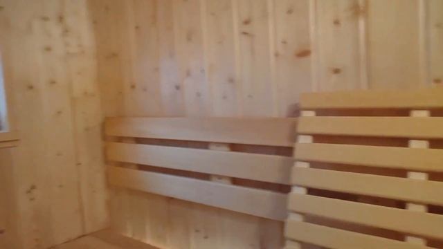 Баня ч. 53 Сделал лавки в мойку и разогрел парилку до 100, а дрова требуют "сквозняка" смотреть онлайн