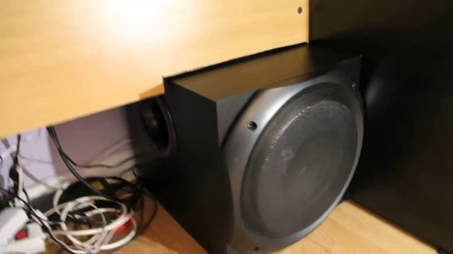 test bass Logitech Z5500 avec JBL LOFT20 comme enceinte centrale смотреть онлайн