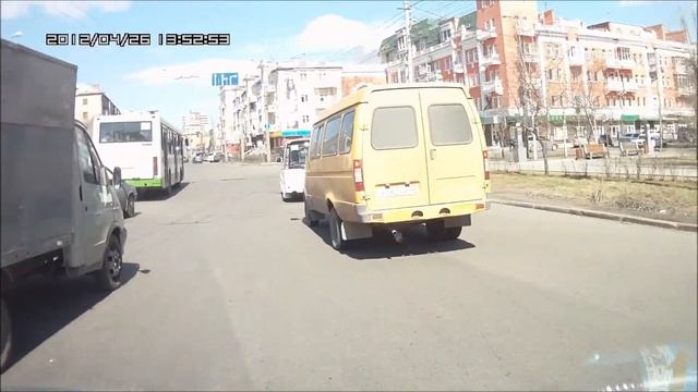 Красноярск. Олень на дороге 2.wmv смотреть онлайн