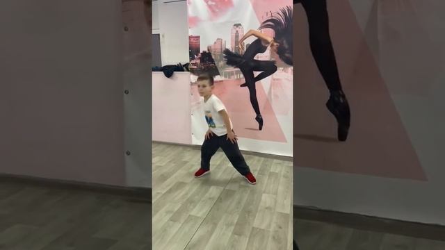 Классный ХИП ХОП школа танцев E-Motion смотреть онлайн