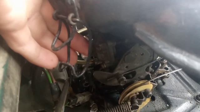 Почему заливает свечи бензином на ваз 2109, карбюратор!