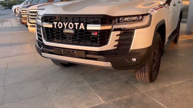 Brand New! 2022 Land Cruiser 300 GR Sport смотреть онлайн