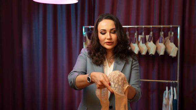 Как уменьшить грудь БЕЗ ОПЕРАЦИИ и не выглядеть толстой? / Идеальный бюстгальтер для большой груди! смотреть онлайн