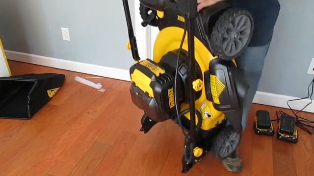 DeWalt Battery Powered Lawn Mower (Will It Run With 2Ah Drill Batteries?) смотреть онлайн